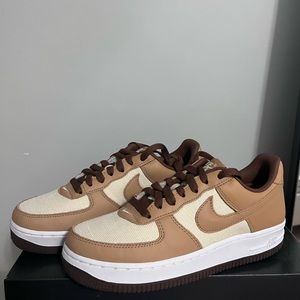 Brand NEW! Never worn! Womens/youth Nike air force 1 low acorn